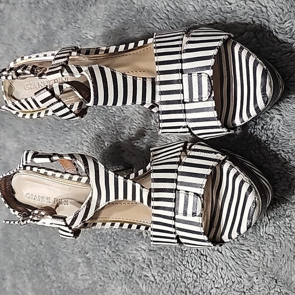 GB- Spring Heel Sandal - Picture 3 of 4